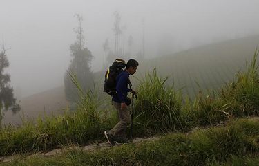 Pencegahan Jatuh dari Jurang Tips Keselamatan untuk Pendaki