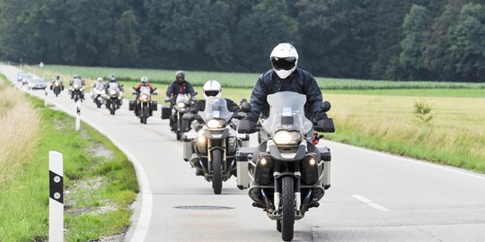 Persiapan Penting untuk Touring Peralatan dan Keamanan di Jalan